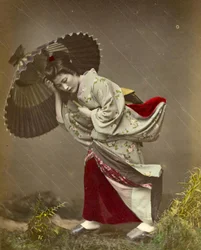 Von einem Regenschauer überraschte Frau, um 1890